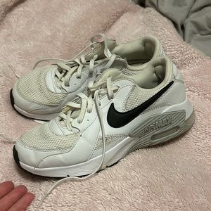 size 8.5 women's nike shoe